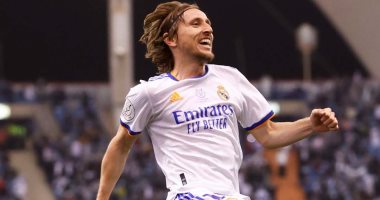 جول مورنينج.. مودريتش يسجل هدفا على طريقة البلياردو فى شباك مان يونايتد