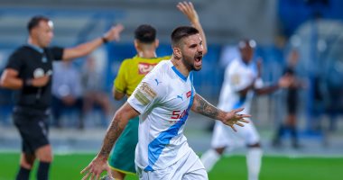 الهلال يتخطى الخليج بمشاركة محمد شريف في الدوري السعودي.. فيديو