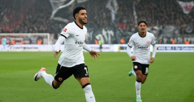 مرموش أساسيا مع فرانكفورت أمام أوجسبورج في الدوري الألماني