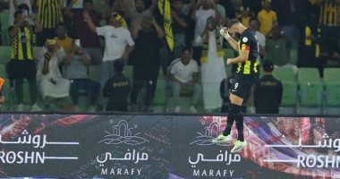 بنزيما يقود الاتحاد للتفوق على أبها بهدف فى الشوط الأول.. فيديو