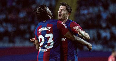 ليفاندوفسكي يقود برشلونة لفوز صعب على ألافيس في الدوري الإسباني.. فيديو