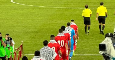 لاعبو منتخب فلسطين يدعمون بلادهم بالكوفية ضد أستراليا