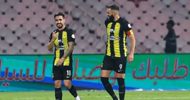 الاتحاد يتفوق على الخليج 2 – 1 بالشوط الأول وإصابة بنزيما.. فيديو