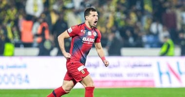 طارق حامد أساسيا ومحمد شريف بديلا في مواجهة ضمك ضد الخليج بالدوري السعودي