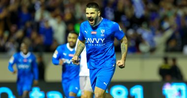 الهلال يبلغ نصف نهائى الكأس بثلاثية ضد التعاون ويواصل سلسلة الفوز.. فيديو