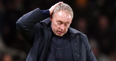 رسمياً.. نوتنجهام يعلن إقالة مدربه ستيف كوبر ونونو سانتو البديل