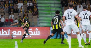 حمد الله يمنح الاتحاد التقدم على الرياض في شوط مثير بالدوري السعودي.. فيديو