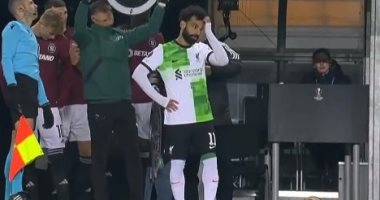محمد صلاح يسجل فى أول ظهور بعد الإصابة والـVAR يلغى الهدف.. فيديو