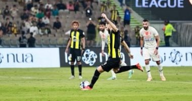 الاتحاد يتفوق على الفيحاء 2 – 1 فى الشوط الأول وبنزيما يهدر ركلة جزاء.. فيديو