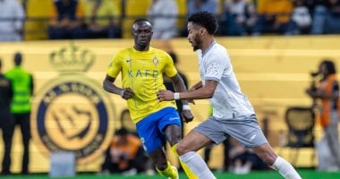 النصر ضد الطائي.. العالمي يتقدم 2-1 في الشوط الأول وحالة طرد “فيديو”