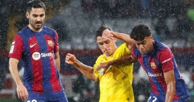 برشلونة يتخطى لاس بالماس ويواصل مطاردة ريال مدريد على الصدارة.. فيديو