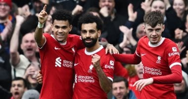 محمد صلاح على مقاعد بدلاء ليفربول ضد أتالانتا فى ربع نهائى الدورى الأوروبى