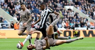 نيوكاسل يتفوق على توتنهام 2 – 0 بالشوط الأول فى الدوري الإنجليزي.. فيديو