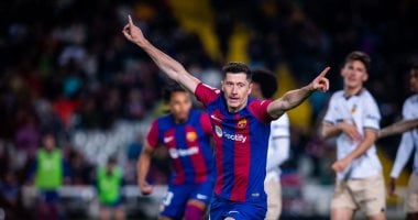 برشلونة يفوز على فالنسيا 4-2 بهاتريك ليفاندوفسكي ويستعيد وصافة الدوري الإسباني