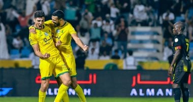 محمد شريف يسابق الزمن لقيادة هجوم الخليج ضد الهلال في الدوري السعودي