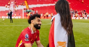 علم مصر يزين احتفالات محمد صلاح وبناته بنهاية الموسم فى ليفربول.. صور