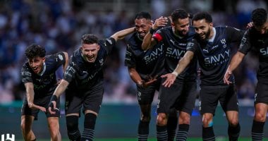 الهلال يفوز على الوحدة 2-1 وينهي الدوري السعودي بلا هزيمة