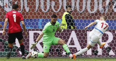 نادى ليفربول يعلن موعد وصول حارسه الجديد مامارداشفيلي من فالنسيا