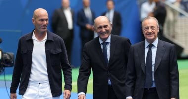 زيدان يتصدر أبرز أساطير ريال مدريد فى حفل تقديم كيليان مبابى.. صور
