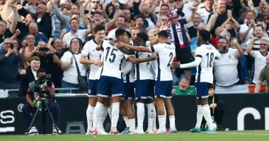 أيرلندا ضد إنجلترا.. “الأسود الثلاثة” تتفوق 2-0 فى الشوط الأول “فيديو”