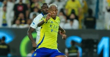 النصر ضد الهلال.. العالمي يتفوق 1 – 0 في الشوط الأول وهدفين ملغيين “فيديو”