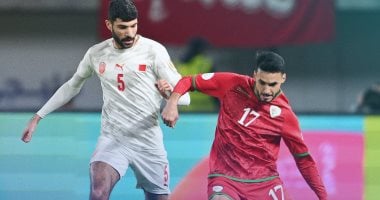 منتخب عمان يتقدم على البحرين 1-0 في الشوط الأول بنهائي “خليجي 26”.. فيديو