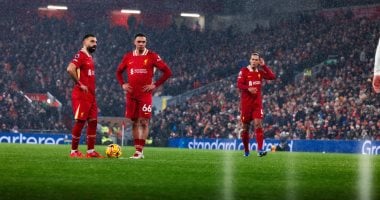 محمد صلاح يوجه رسالة غامضة لإدارة ليفربول بصورة مع فان دايك وأرنولد