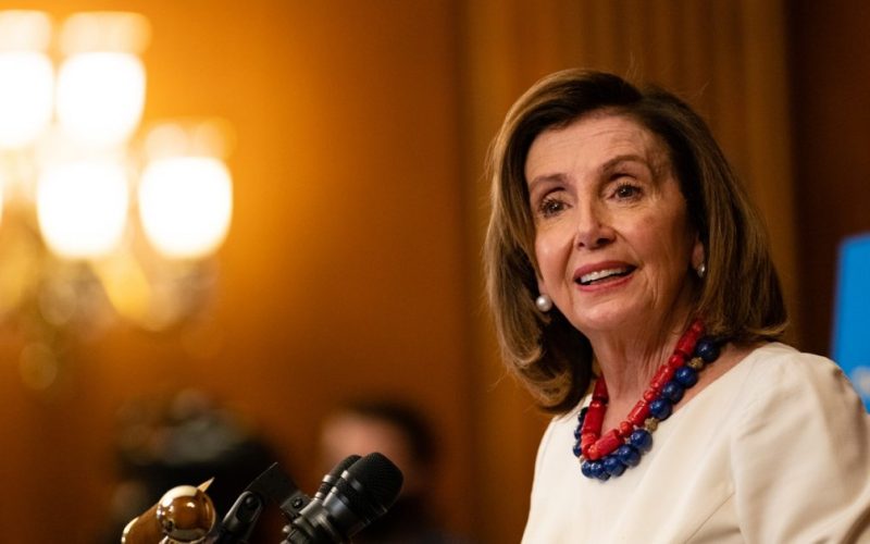 نانسي بيلوسي تعلن تخليها عن زعامة الديمقراطيين في الكونغرس