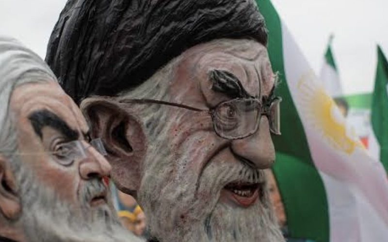 "الموت للديكتاتور خامنئي".. الإيرانيون يواصلون انتفاضتهم ضد نظام المرشد