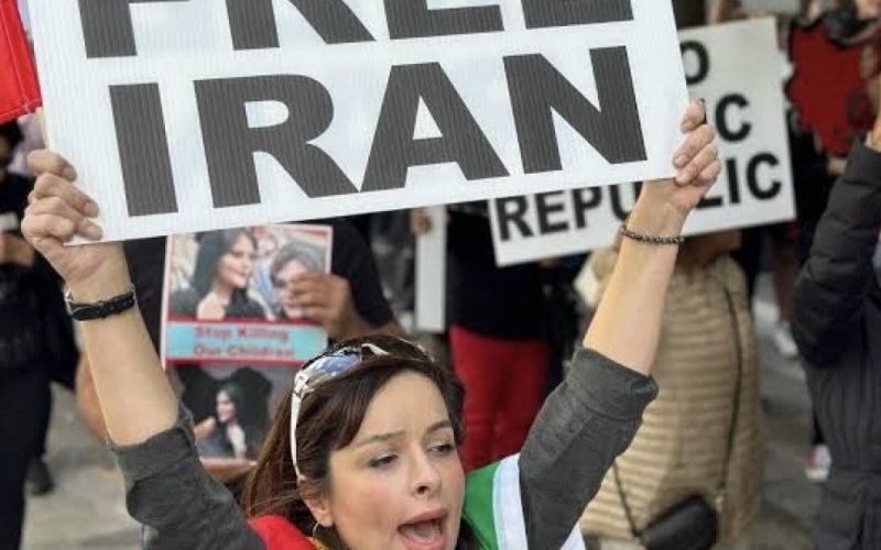 أعضاء بالكونغرس يطالبون بالضغط على النظام الإيراني لوقف القمع ضد الشعب