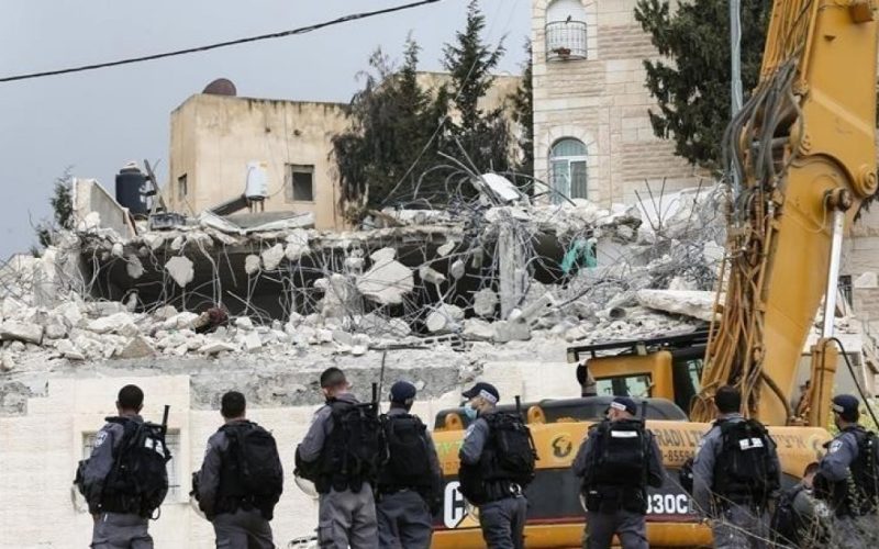إسرائيل تقرر هدم منزل في القدس وتُخطر بإيقاف بناء 13 منشأة بالضفة