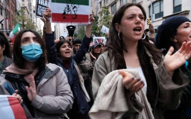 إيرانيون يتظاهرون أمام البيت الأبيض: "بايدن استيقظ..لا تتفق مع الملالي"