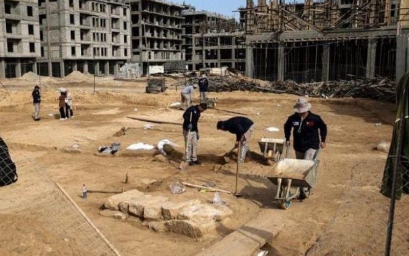 بالصور| اكتشاف مذهل في غزة..العثور على مقبرة رومانية تعود إلى نحو ألفي عام