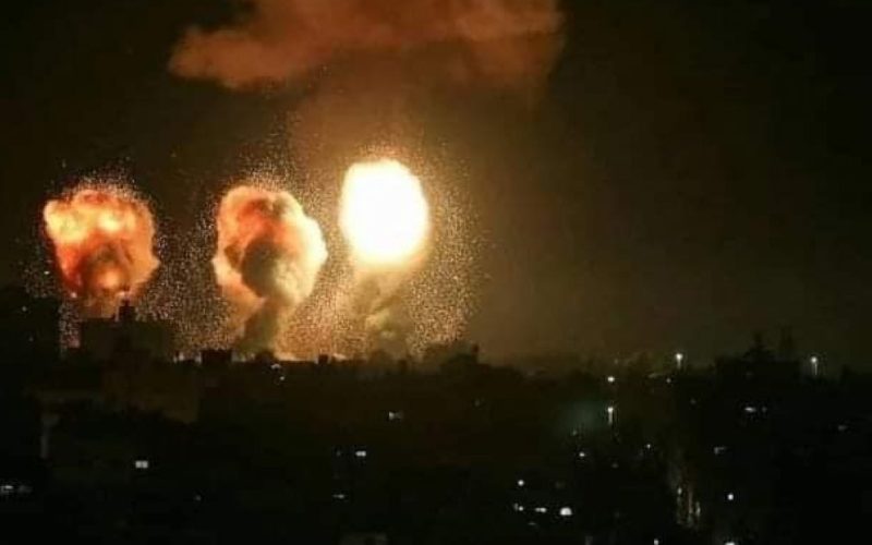 بالفيديو.. الطائرات الحربية الإسرائيلية تقصف أهدافا بغزة.. والمقاومة ترد