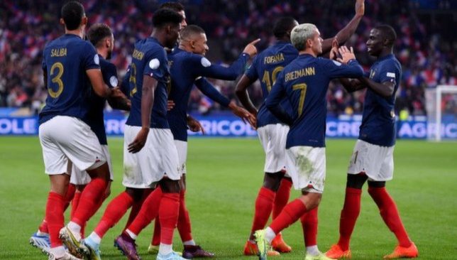 برشلونة يواسي نجم فرنسا بعد خسارة كأس العالم