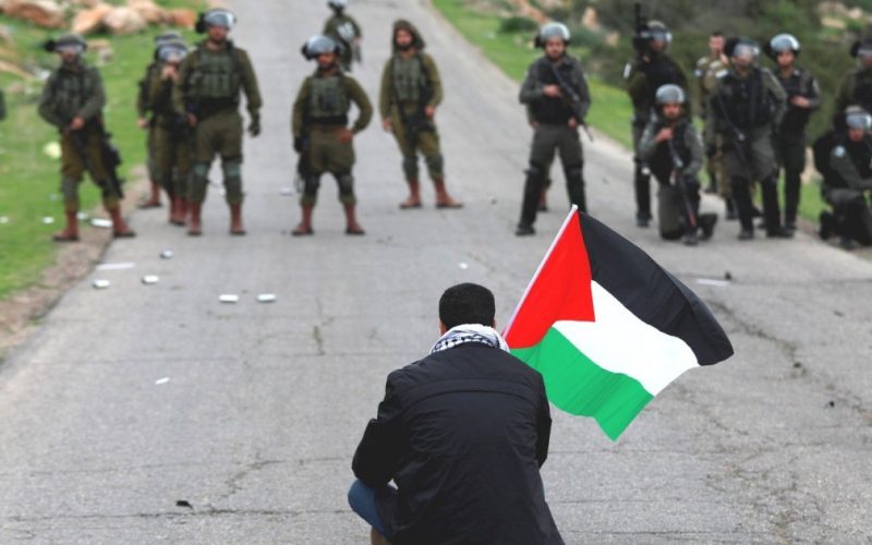 جيش الاحتلال يعتقل عددا من الفلسطينيين في مناطق متفرقة