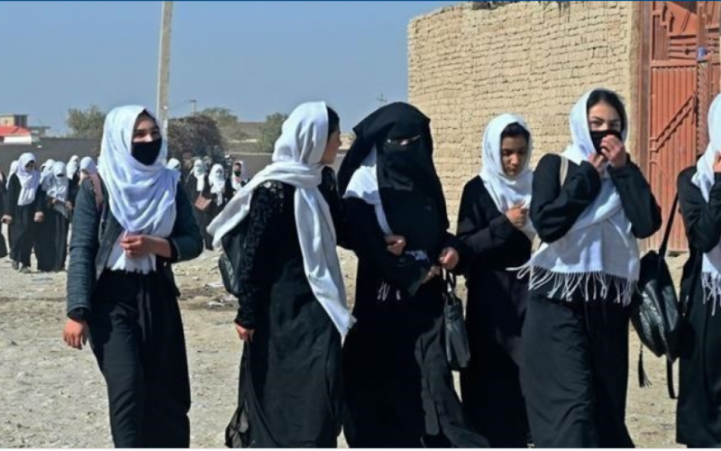 دول عربية وإسلامية تدعو طالبان الأفغانية للتراجع عن حظر تعليم الفتايات