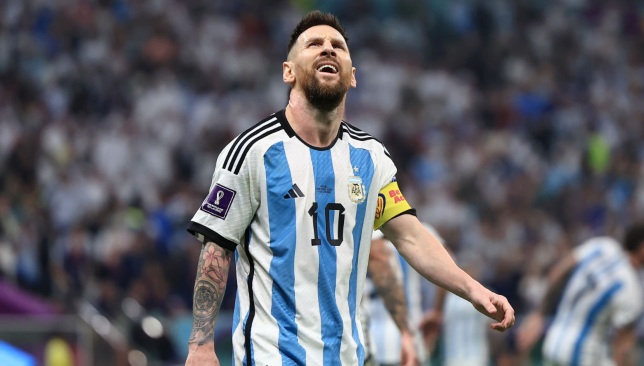 زانيتي بعد تتويج الأرجنتين بكأس العالم: ميسي لم يتجاوز مارادونا