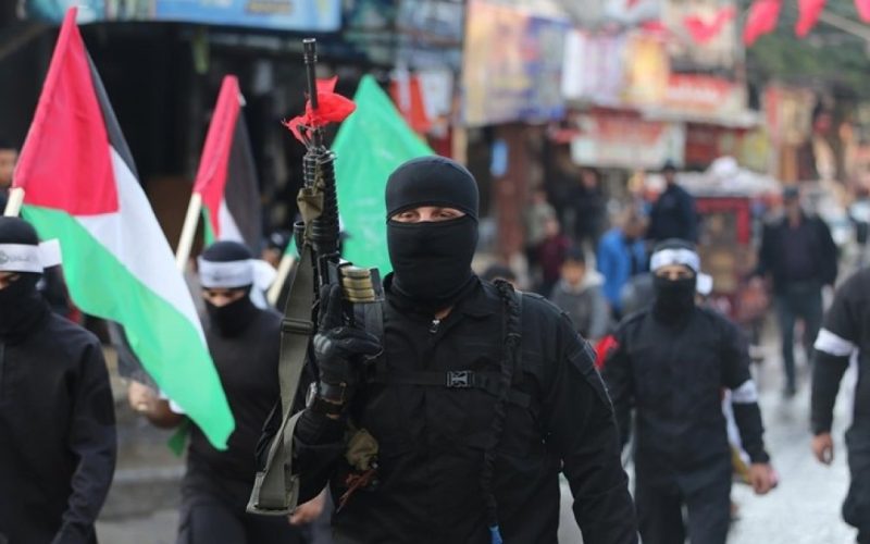 في ذكرى تأسيسها الـ 35.. حركة حماس تنظم مسيرة عسكرية تحت اسم "عرين الأسود"