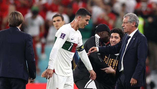 ملخص آخر أخبار منتخب البرتغال اليوم.. عائلة رونالدو تهاجم سانتوس والمدرب يرد