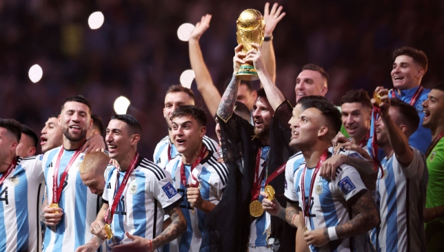 ميسي يفوز بكأس العالم..آن لدموع الخيبة أن تجف للأبد