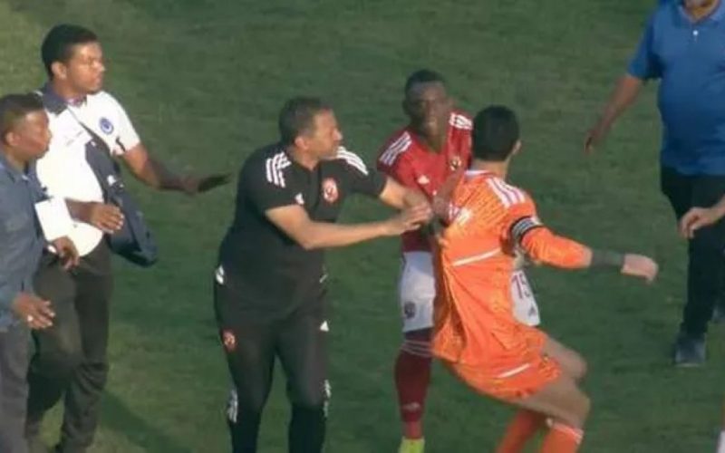 "خلاف كُروي" يتحول تراشقا سياسيا بين المصريين والسودانيين