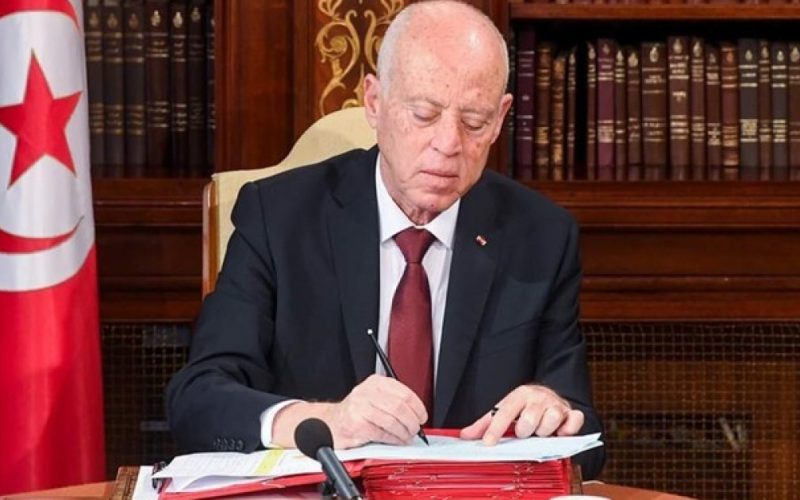الرئيس التونسي يطالب الدول الغربية الدائنة بإسقاط ديون بلاده