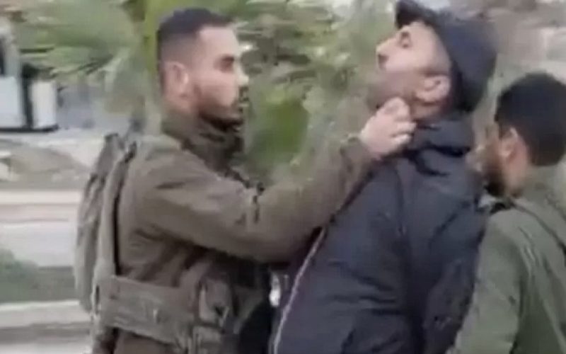 سجن جندي إسرائيلي لاعتدائه على الناشط الفلسطيني عيسى عمرو