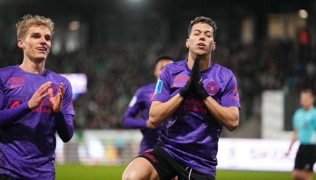 كارتيرون يلوم إمام عاشور على احترافه في الدوري الدنماركي