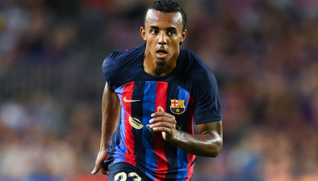 كوندي يُحدد مُفتاح فوز برشلونة على مانشستر يونايتد