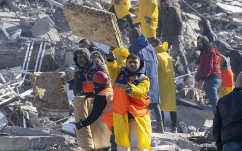 لهذا السبب انسحبت منظمة إغاثة إسرائيلية من عمليات إنقاذ ضحايا زلزال تركيا