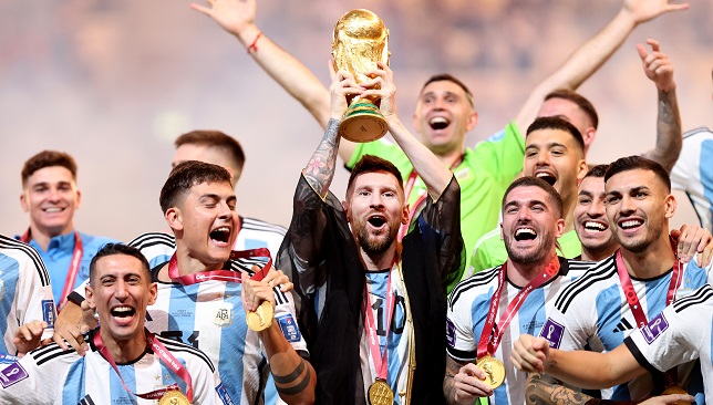 ليونيل ميسي يُتوج بجائزة ذا بيست لأفضل لاعب في العالم