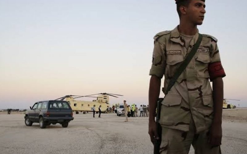 استشهاد ضابط وإصابة 4 عسكريين في هجوم إرهابي بسيناء.. ولا بيانات رسمية
