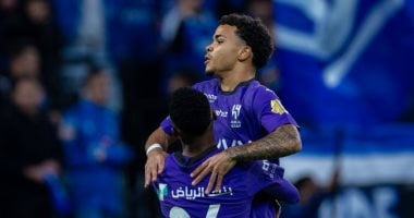 الهلال ضد الأخدود.. الزعيم يتفوق بثلاثية في الشوط الأول “فيديو”